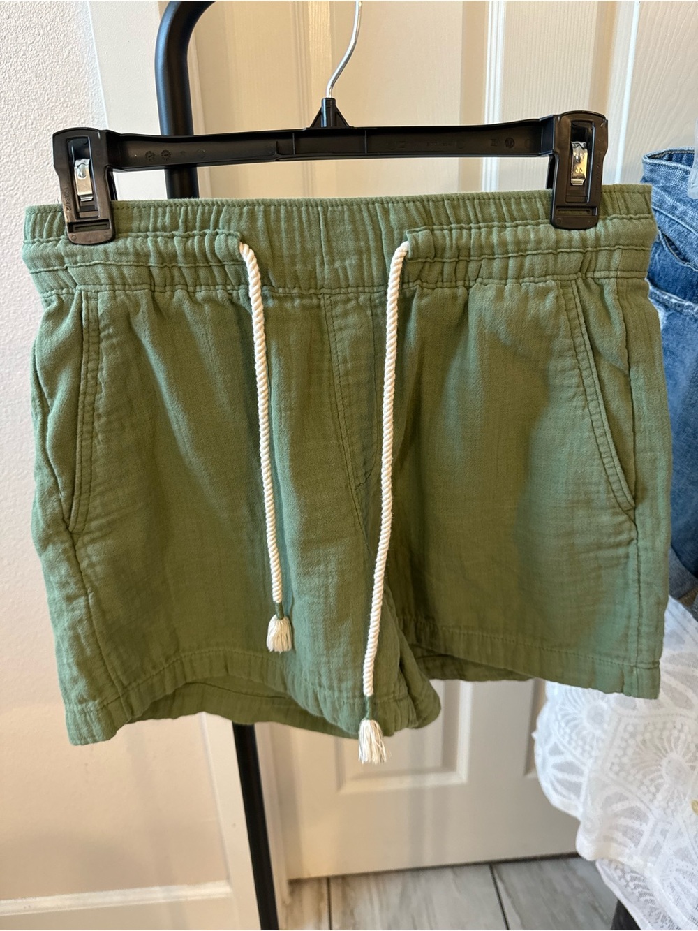 Old Navy Olive Green Drawstring Linen-Blend Women’s Shorts